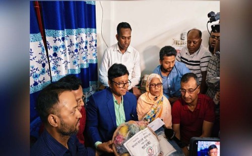 বৃদ্ধা রাহেলার বাসায় 'আমরা বিএনপি পরিবার': প্রধানমন্ত্রী তারেক রহমানের বিশেষ উপহার